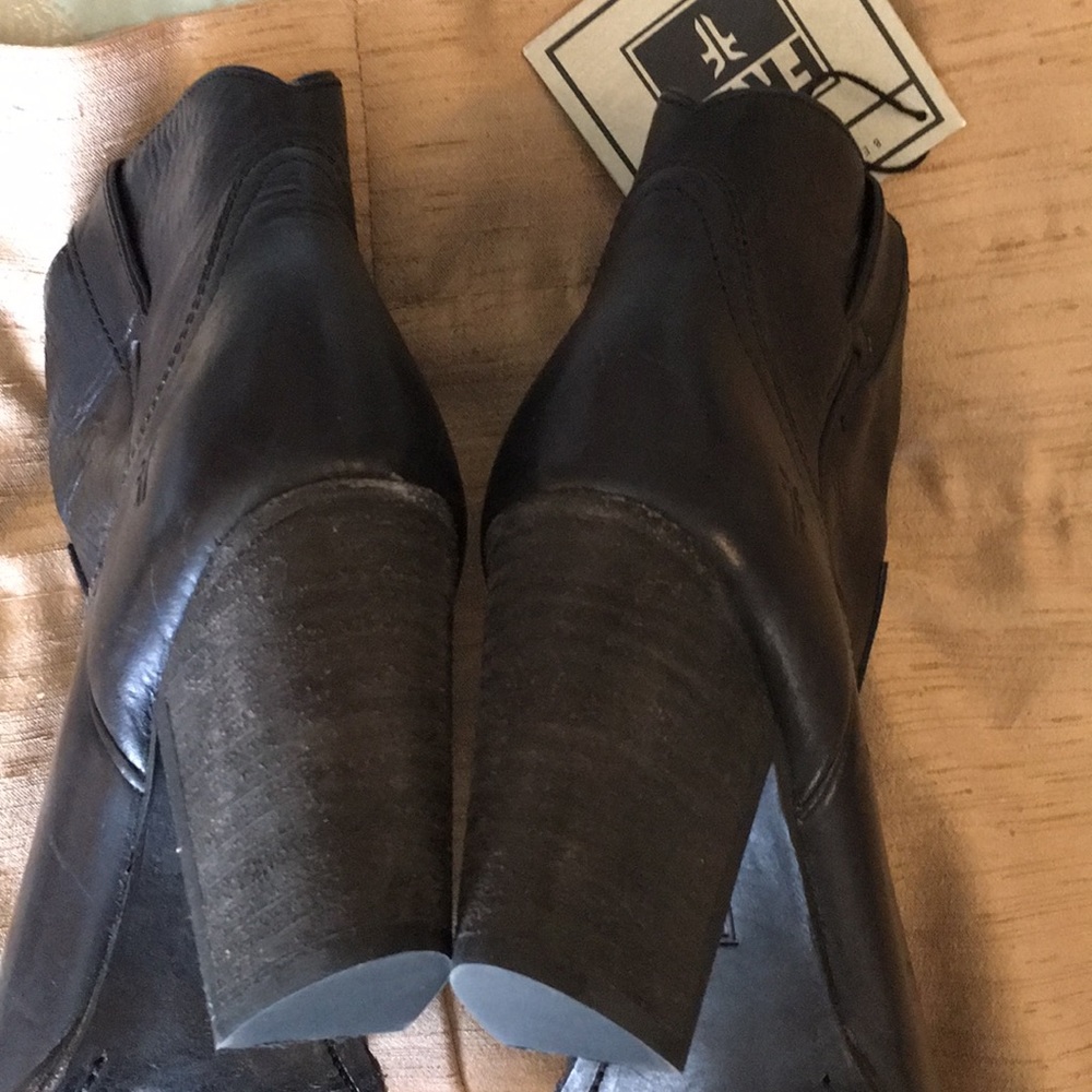Frye Black Leather Ankle Boots 9.5B - Picture 7 of 9